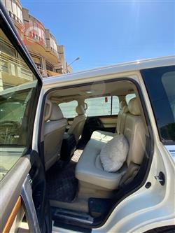 تۆیۆتا لاند کروزەر